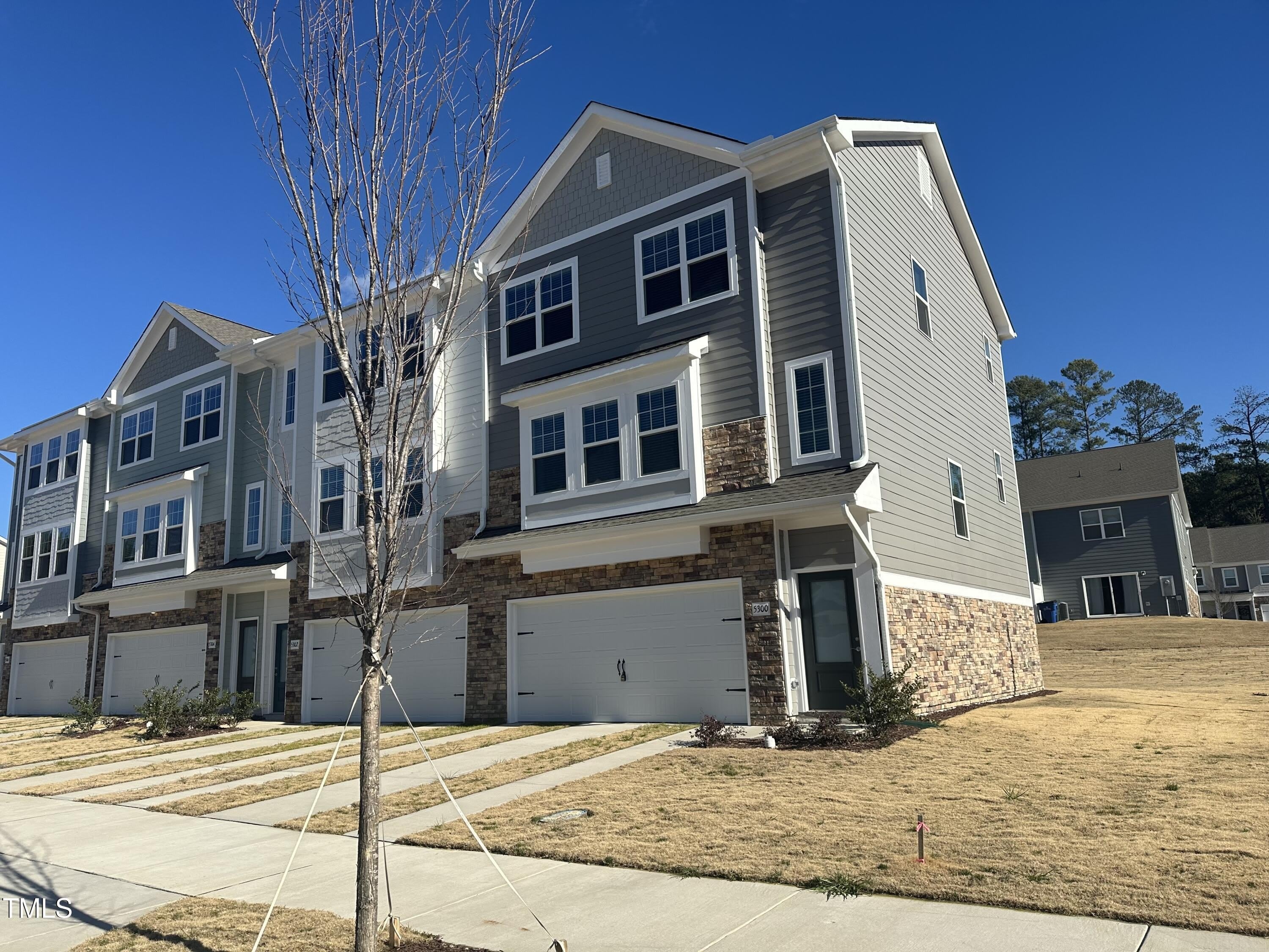 5300 River Reach Drive – photo 1