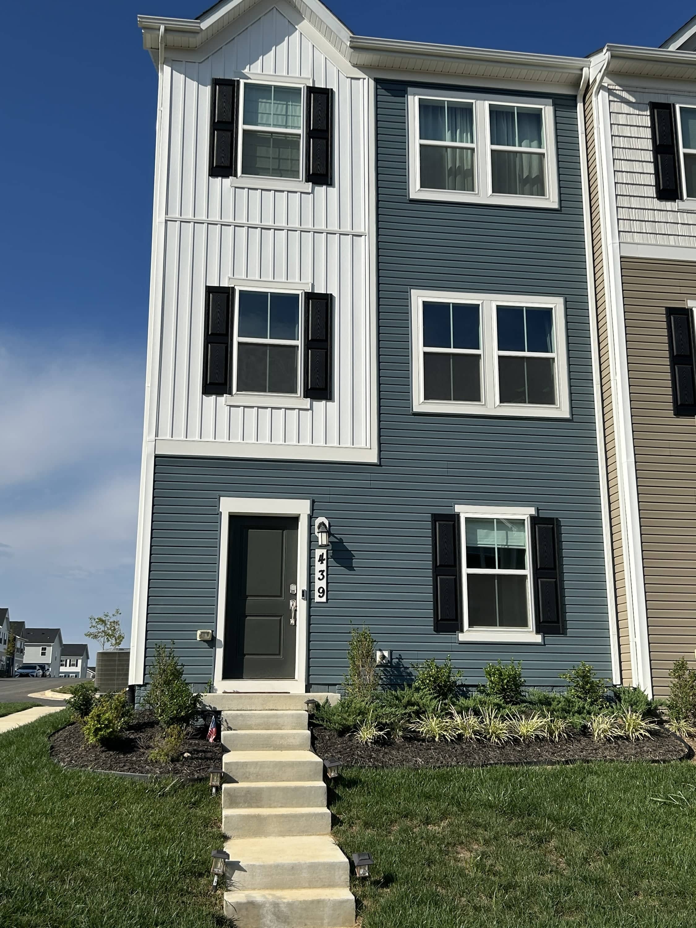 439 17Th Avenue – photo 1 of 17