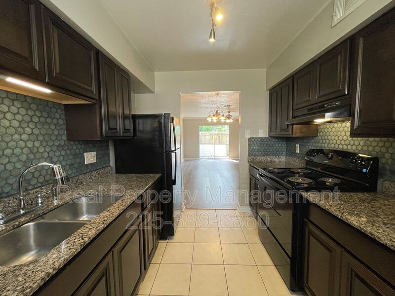 920 W. Tony St. – photo 1 of 16