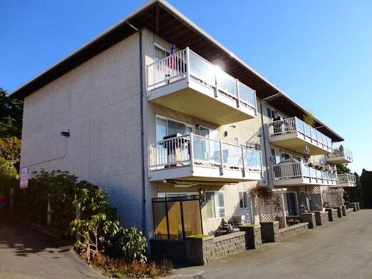 2 Bed, 1 Bath- Bay view apartment near Fairhaven and Boulevard Park – photo 1