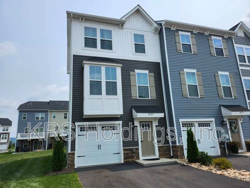 4527 Fountainbridge Ct – photo 1 of 31