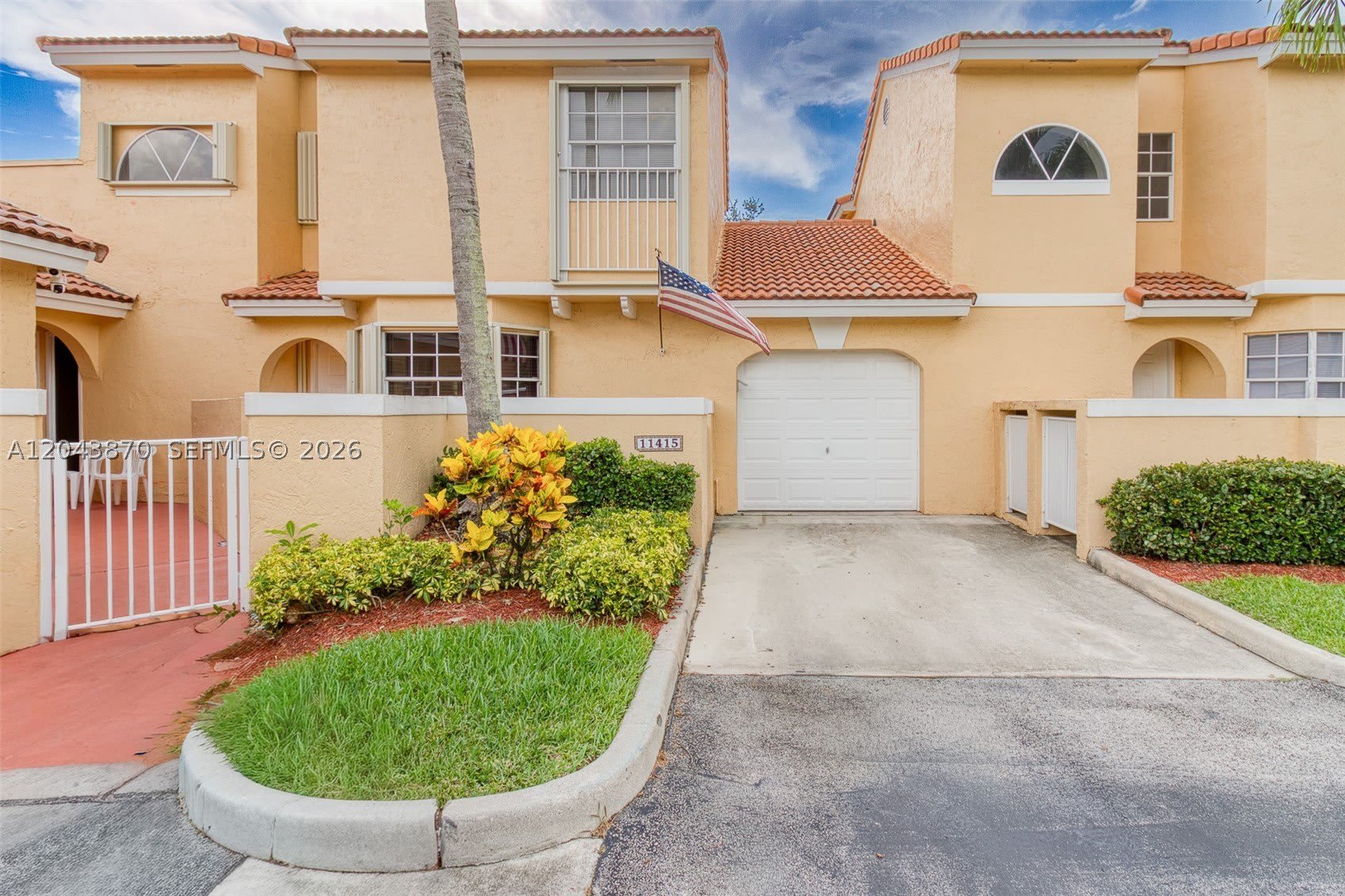 11415 Lakeview Dr – photo 1