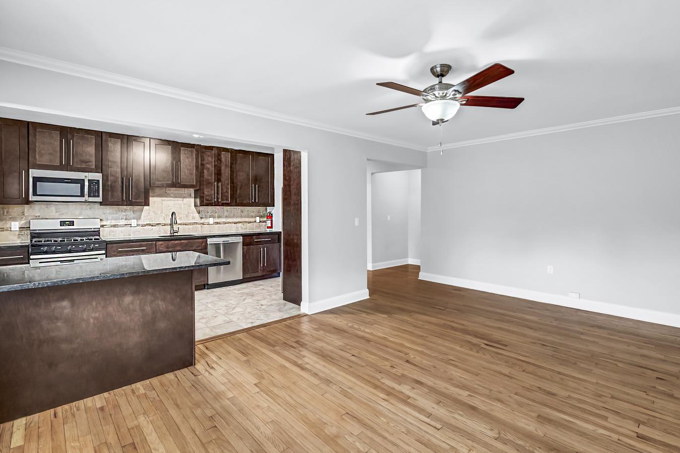 Verona Plaza Apartments – photo 1 of 12