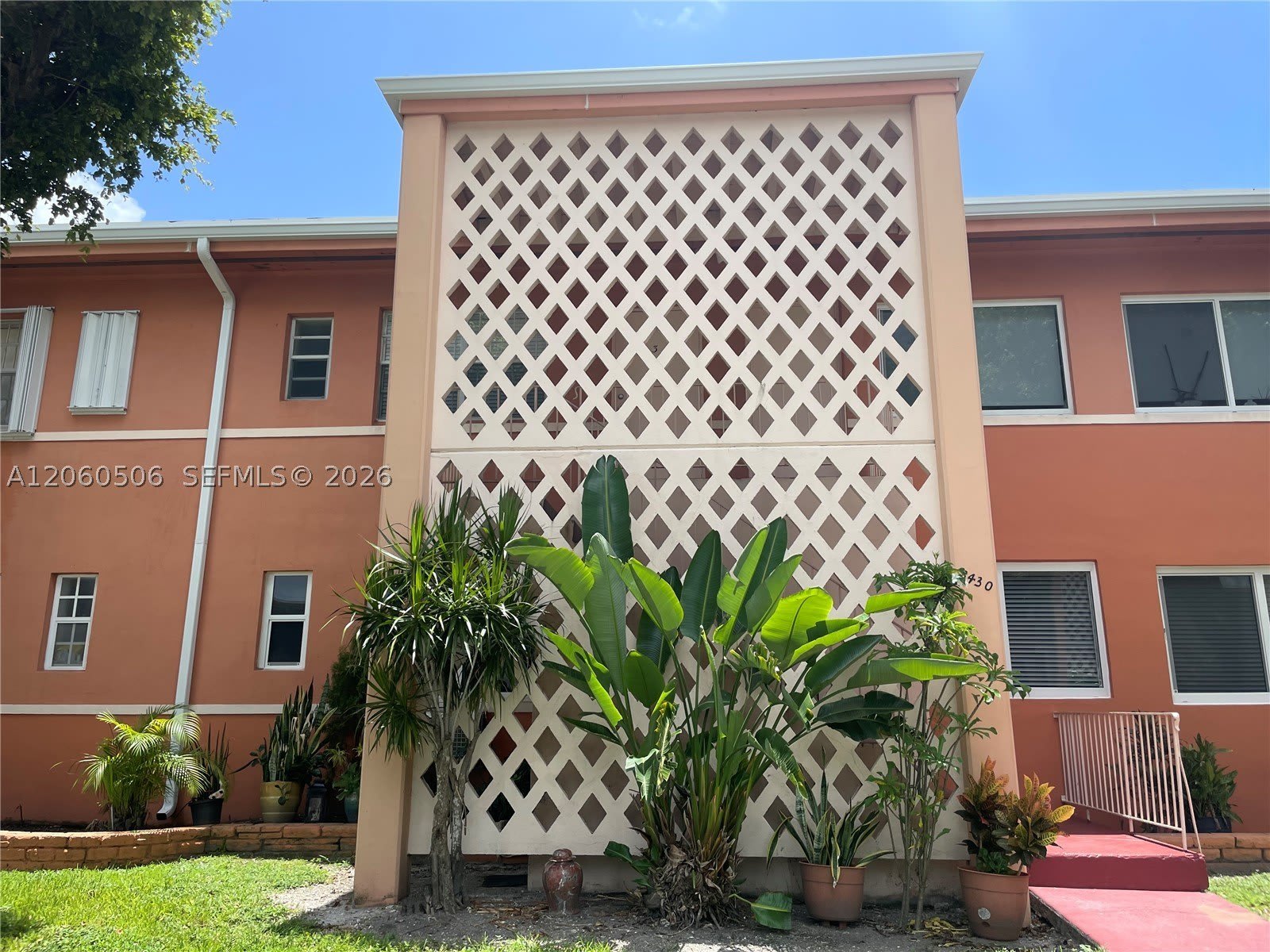 3430 SW 10th St – photo 1