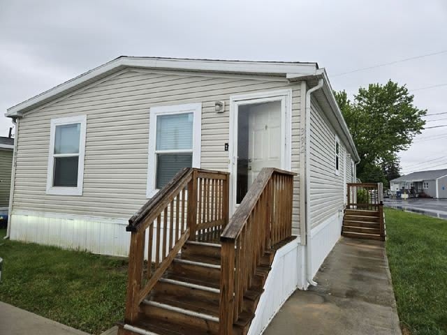 1092 Cedar St – photo 1 of 9