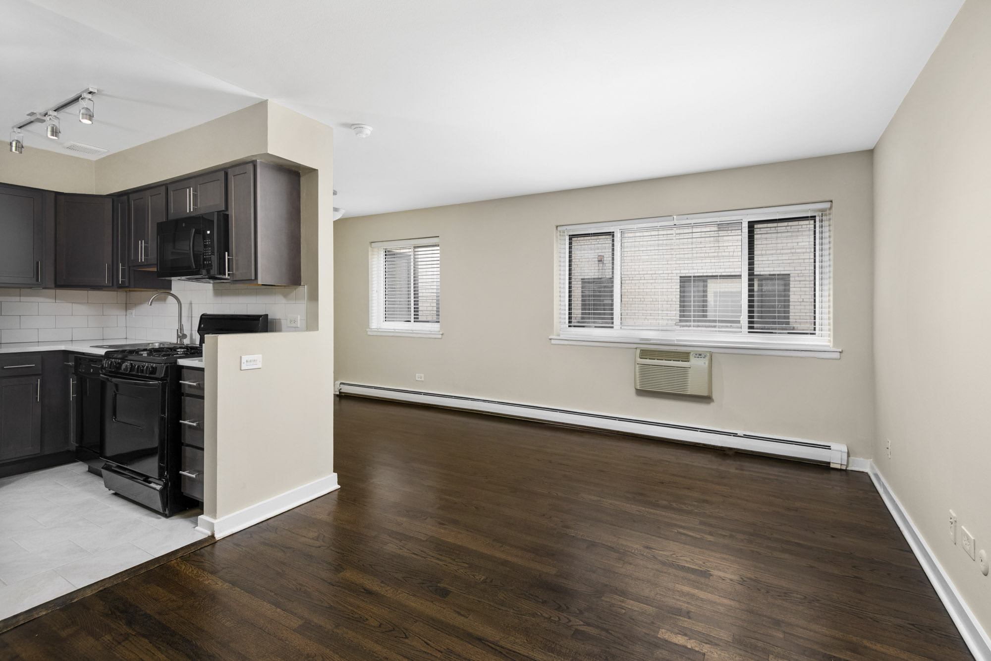 Reside on Roscoe – photo 1