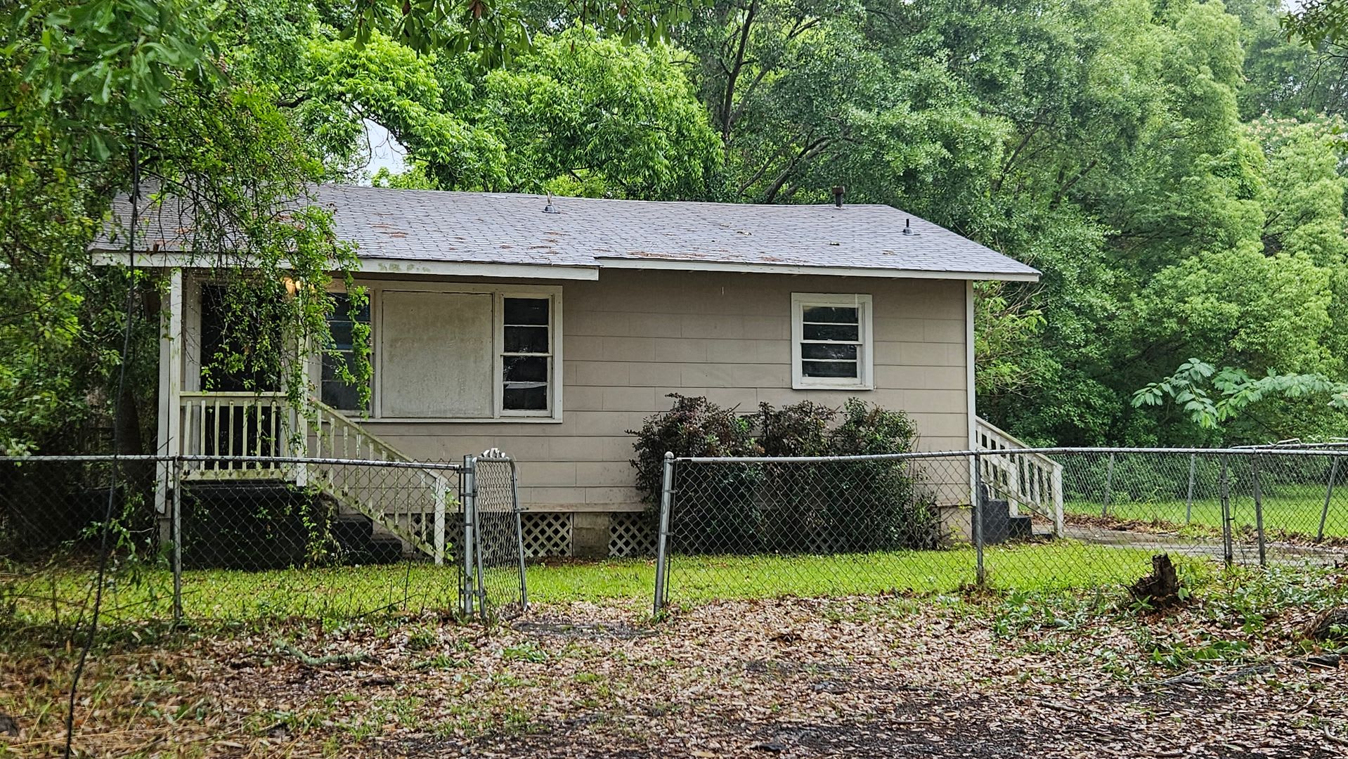 2 bed 1 bath for rent – photo 1 of 3