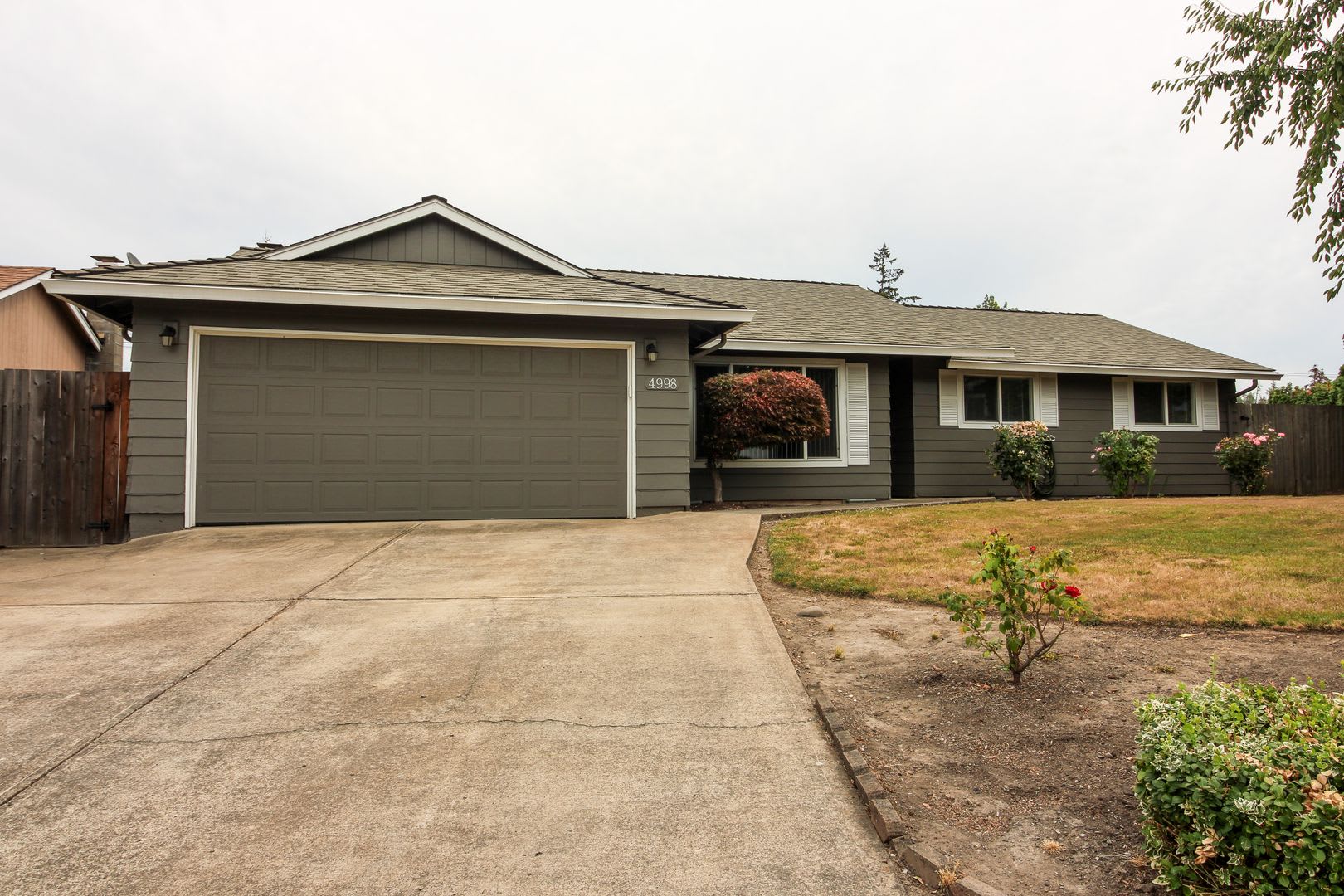 Single Story Home In Se Salem Fenced Backyard 4998 Arrowood – photo 1 of 77