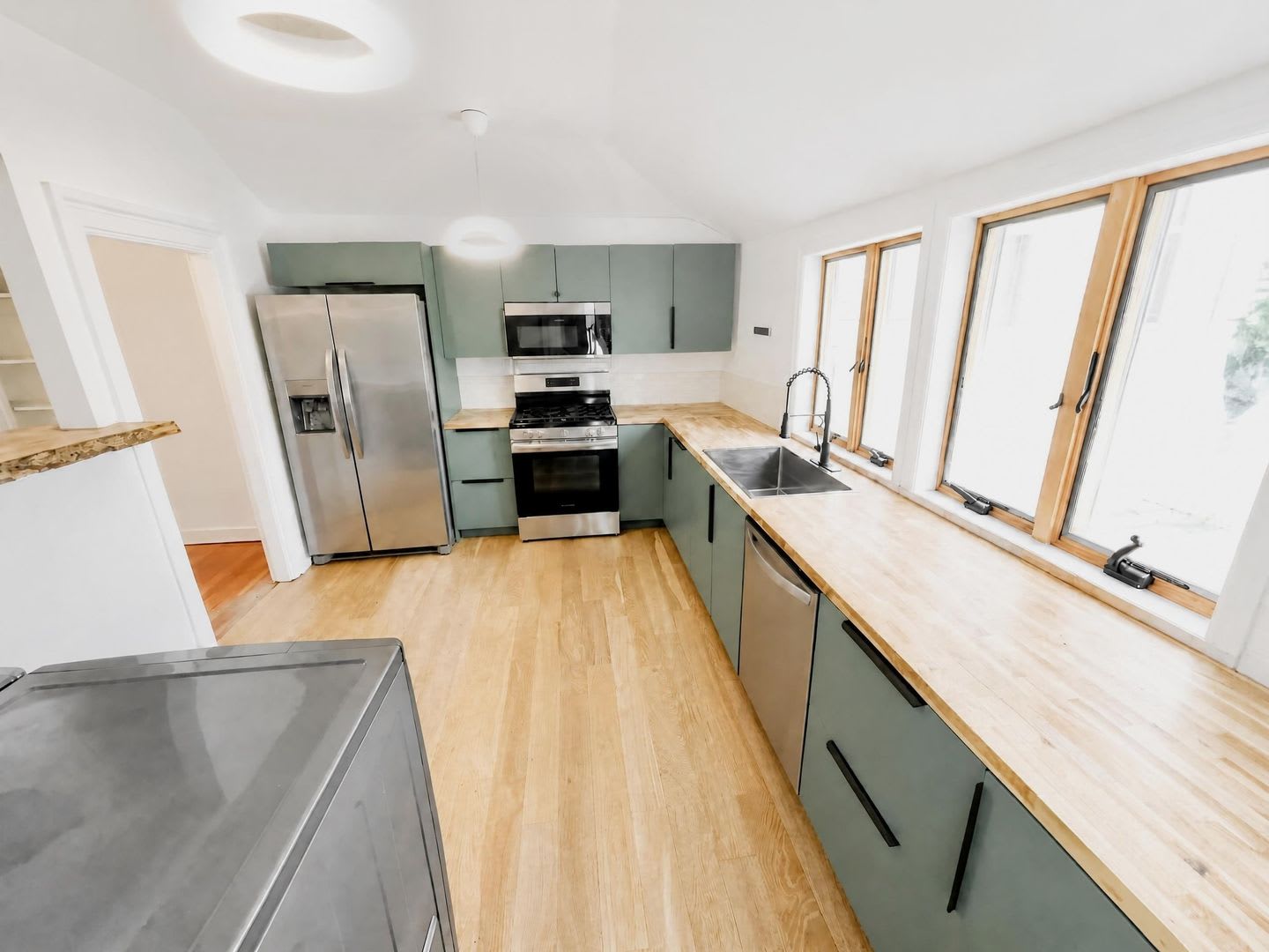 725 Warren Street – photo 1 of 11