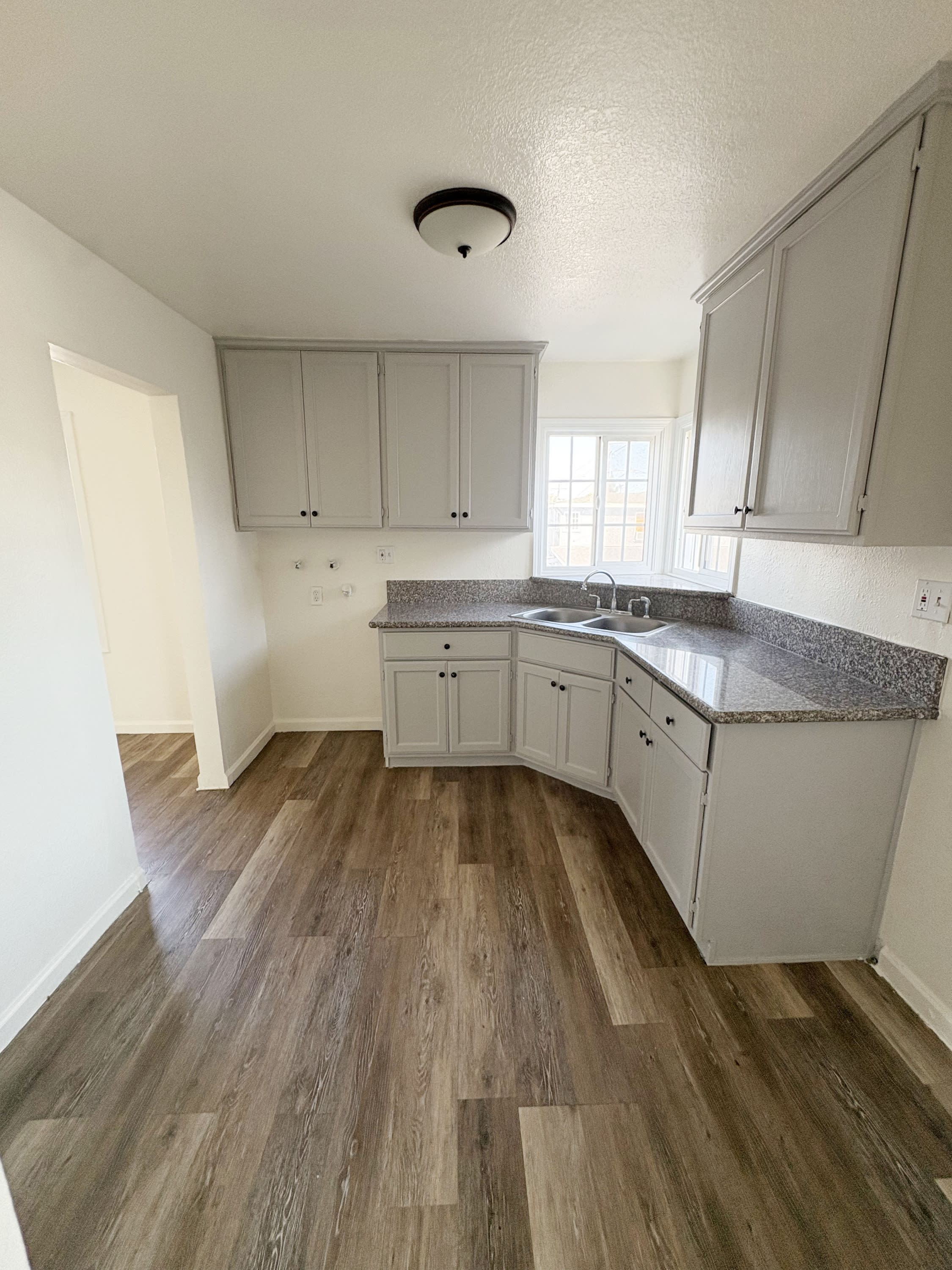 6328 Fishburn Aveunit D – photo 1 of 12