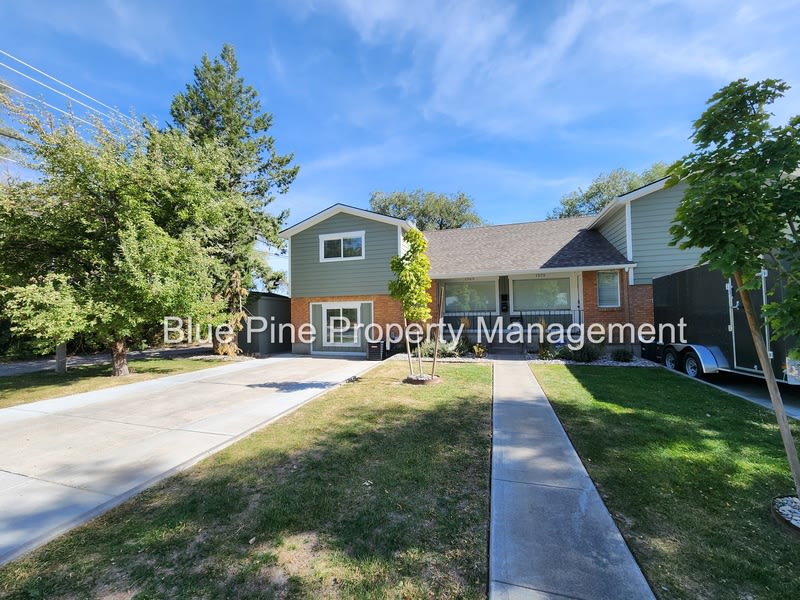 1565 South Higbee Avenue – photo 1