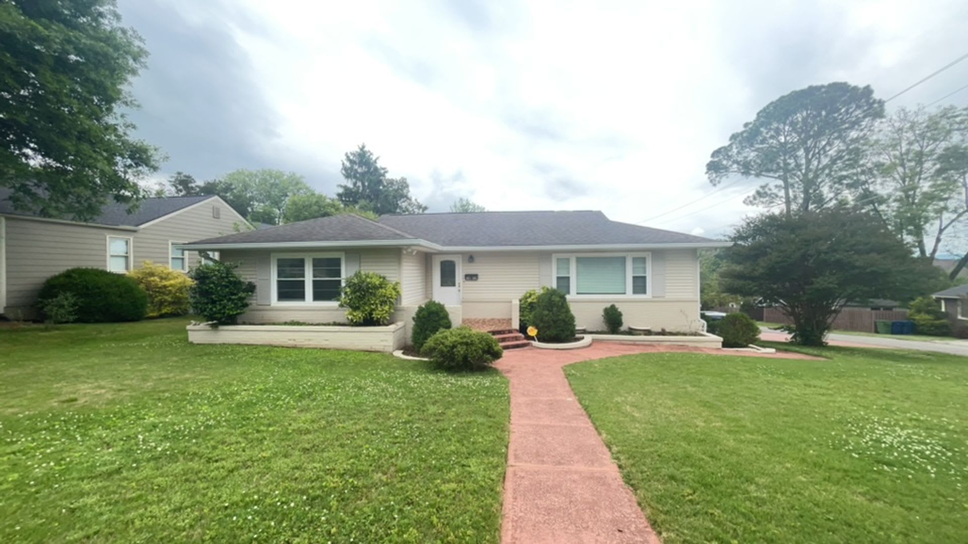 Beautiful 4Br Huntsville Home Near Downtown – photo 1