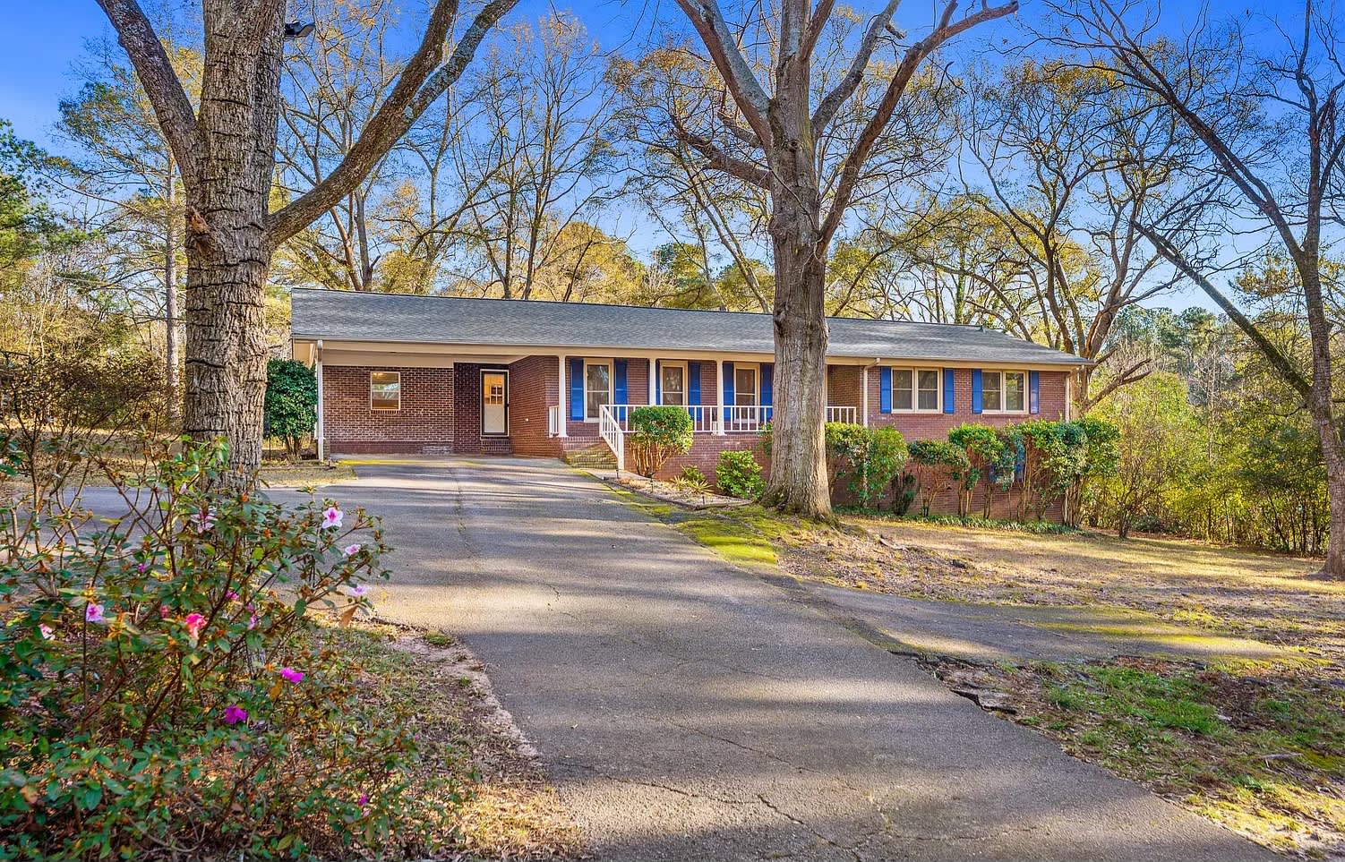 101 Fisher Dr – photo 1 of 7