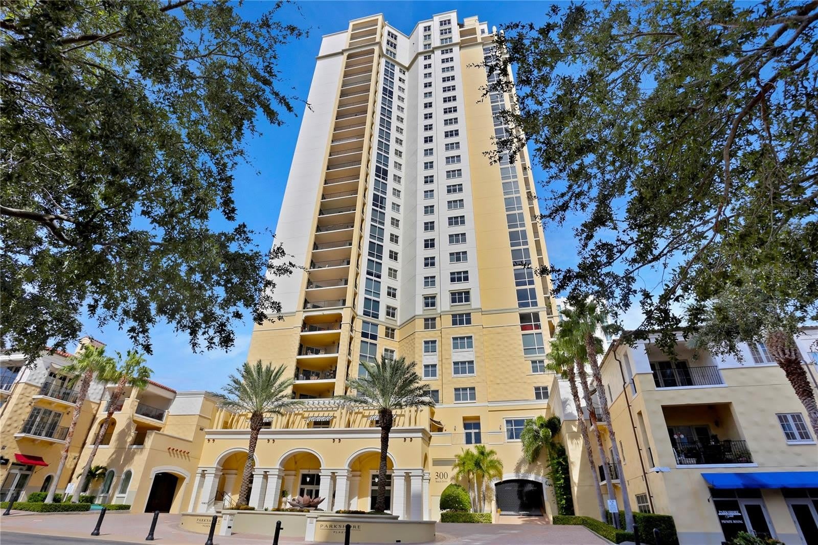 300 BEACH Drive NE – photo 1