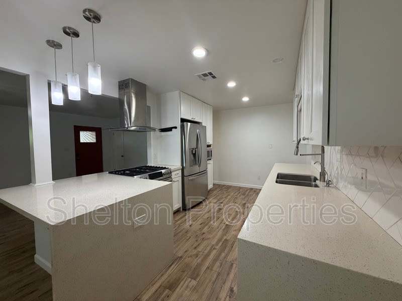 2514 E Fairmount Ave – photo 1