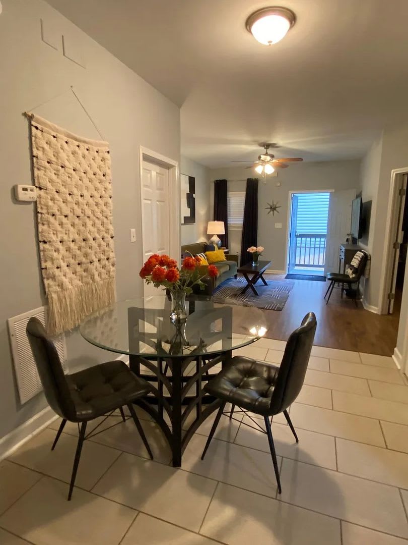 Room in 4 Bedroom Home at Jones Ave NW – photo 1