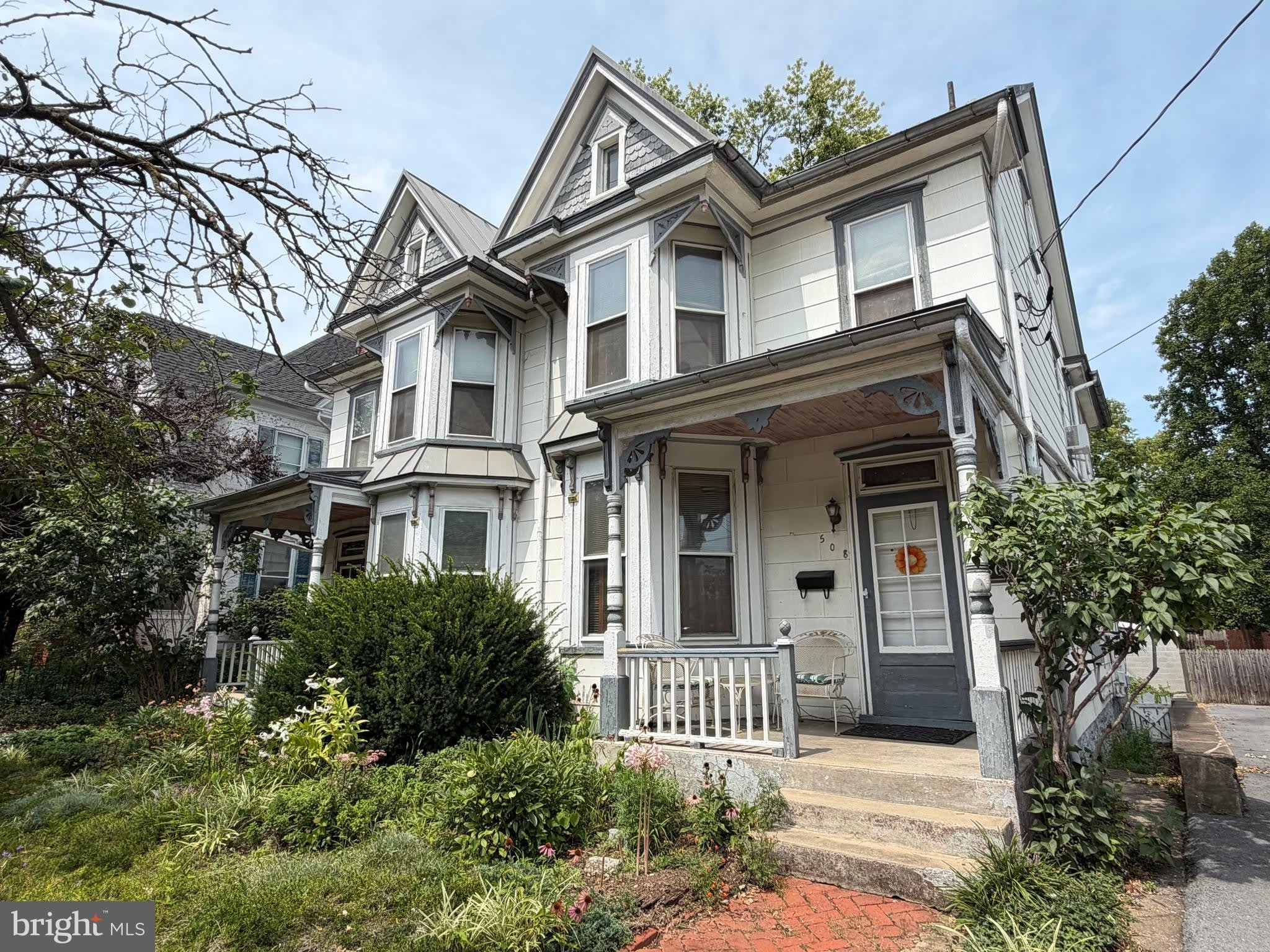 508 W BURKE Street – photo 1 of 28