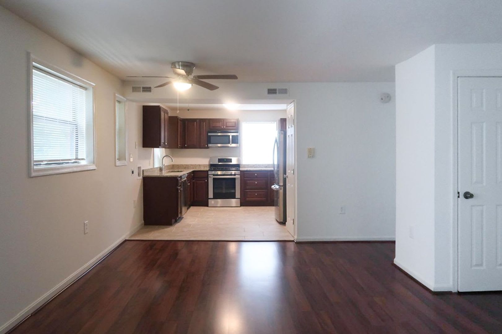Modern Two Bedroom + Den Condo! Minutes to Congress Heights Metro! – photo 1