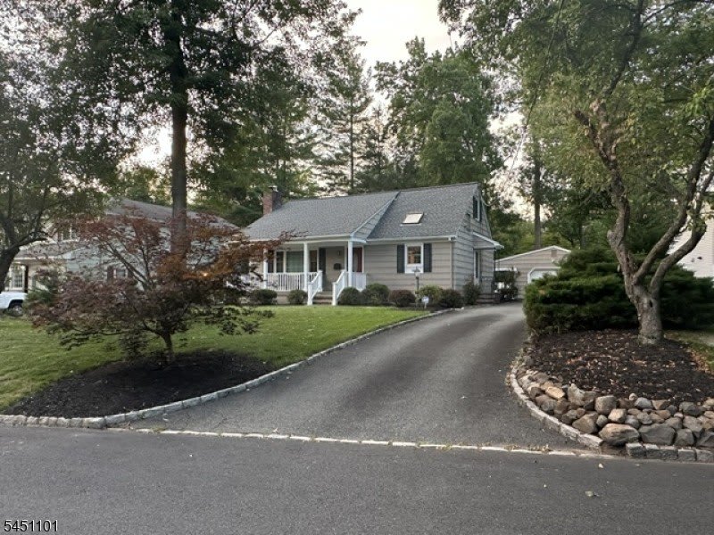 12 Osborne Ave – photo 1 of 58