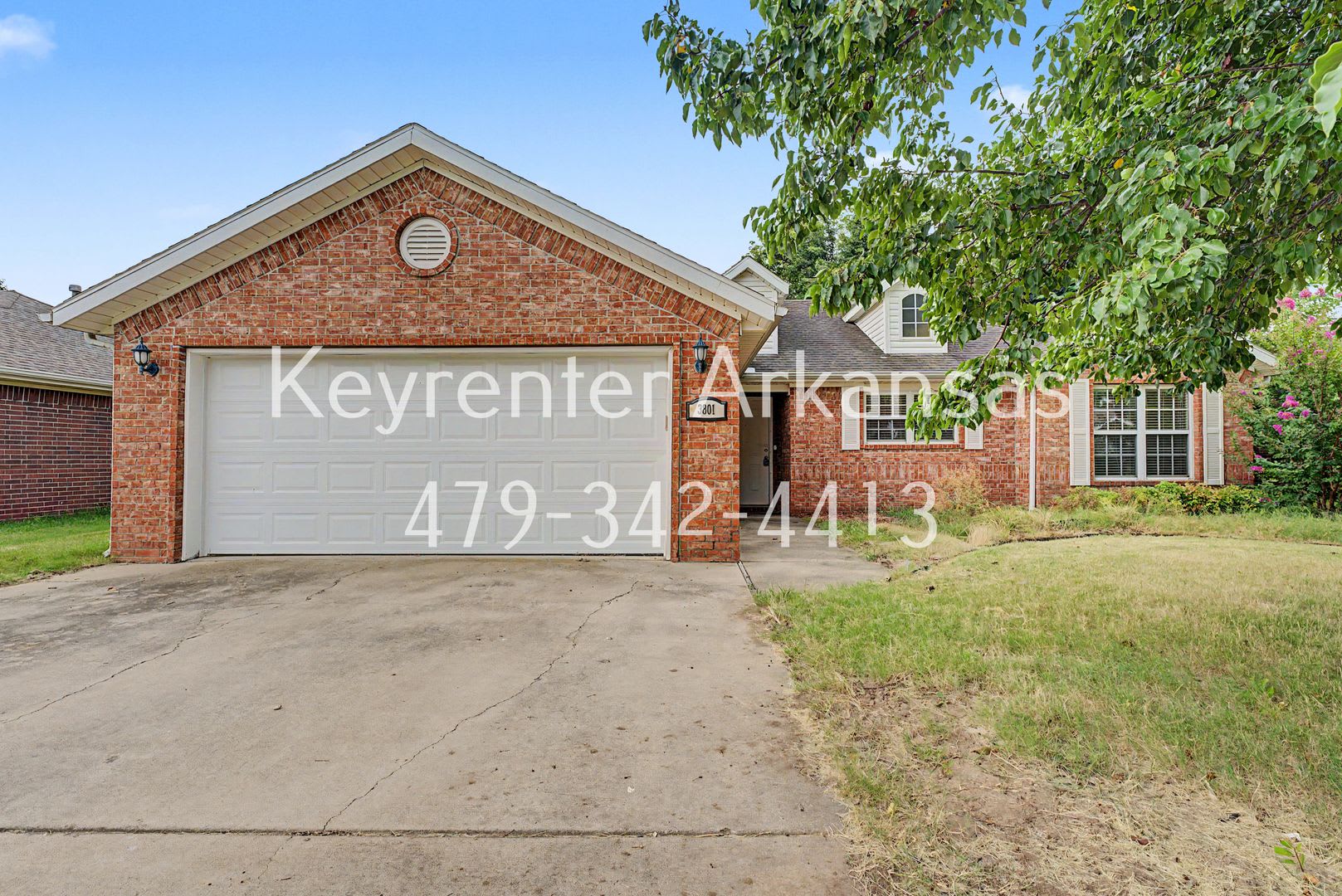 Beautiful 3 Bed, 2 Bath Bentonville Home with Fireplace & Fenced Backyard – photo 1