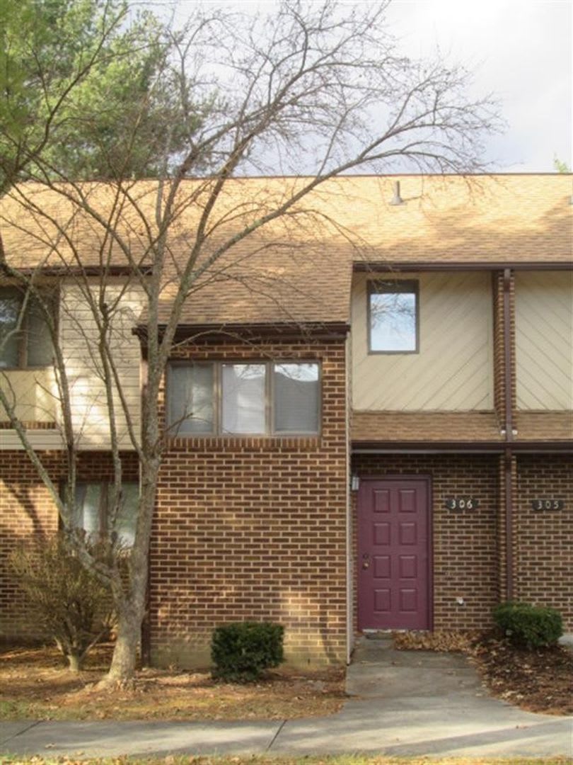 3 Bedroom 2.5 Bath Townhouse – photo 1