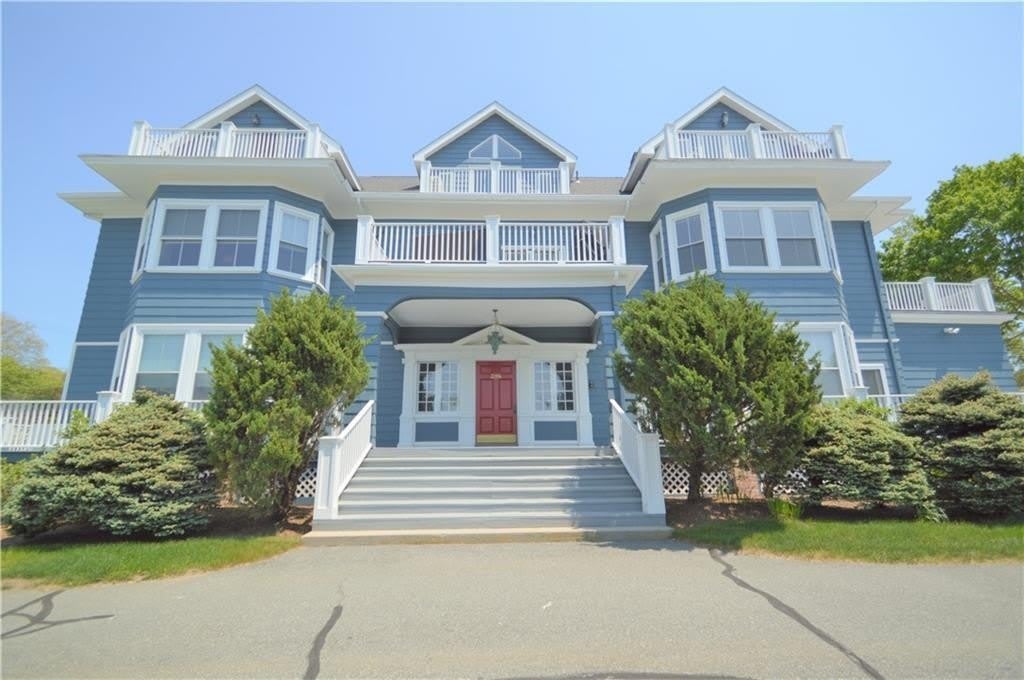 398 Wolcott Avenue – photo 1 of 25
