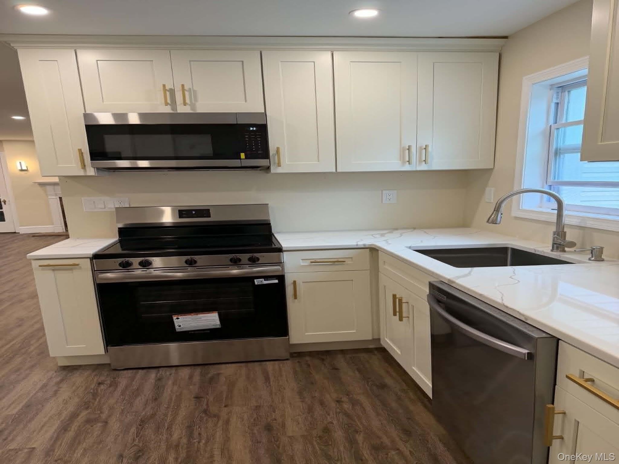 47 Ondaora Parkway – photo 1 of 10