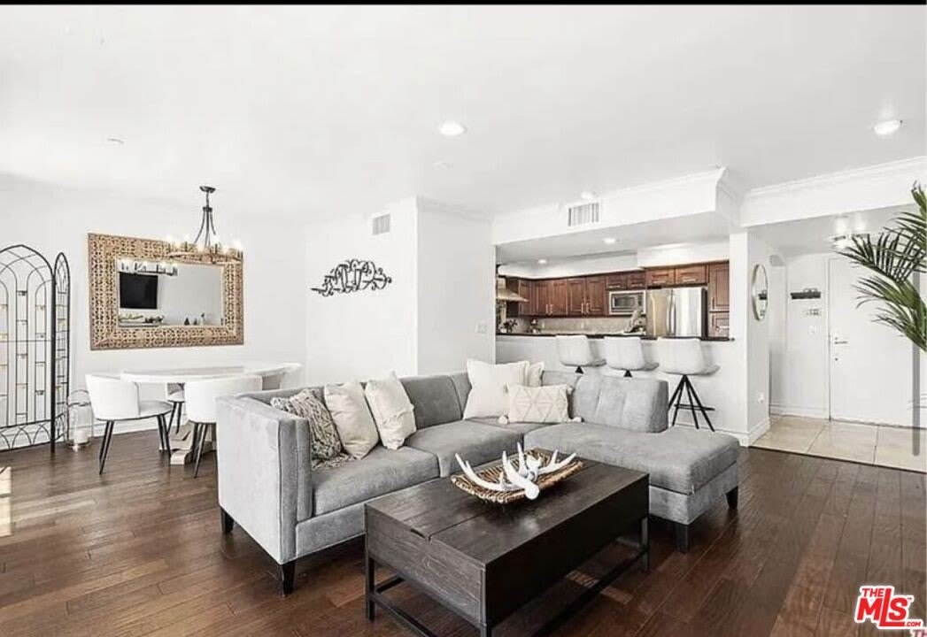 1621 Barry Ave – photo 1