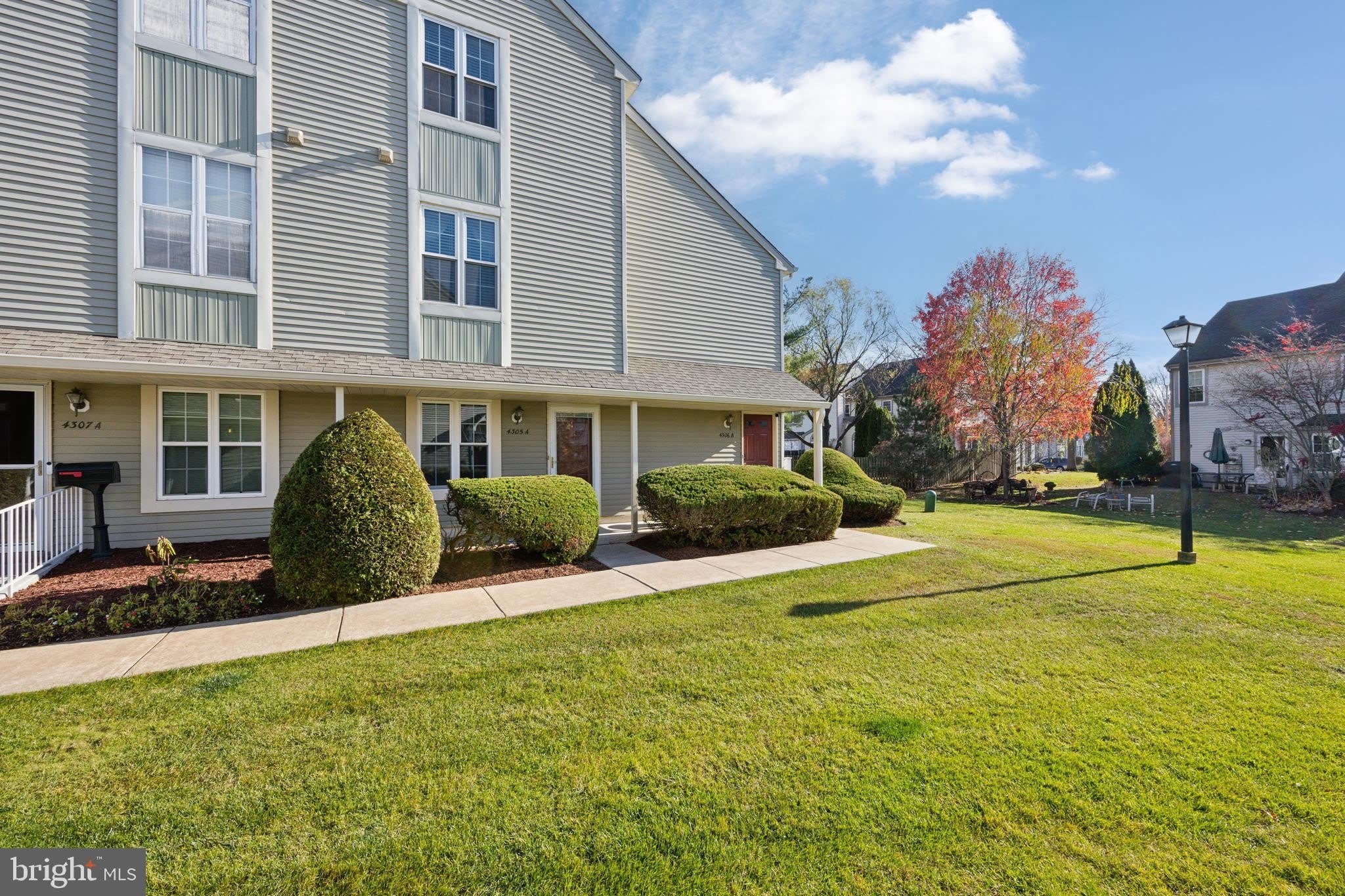 4305-A FENWICK Lane – photo 1 of 17