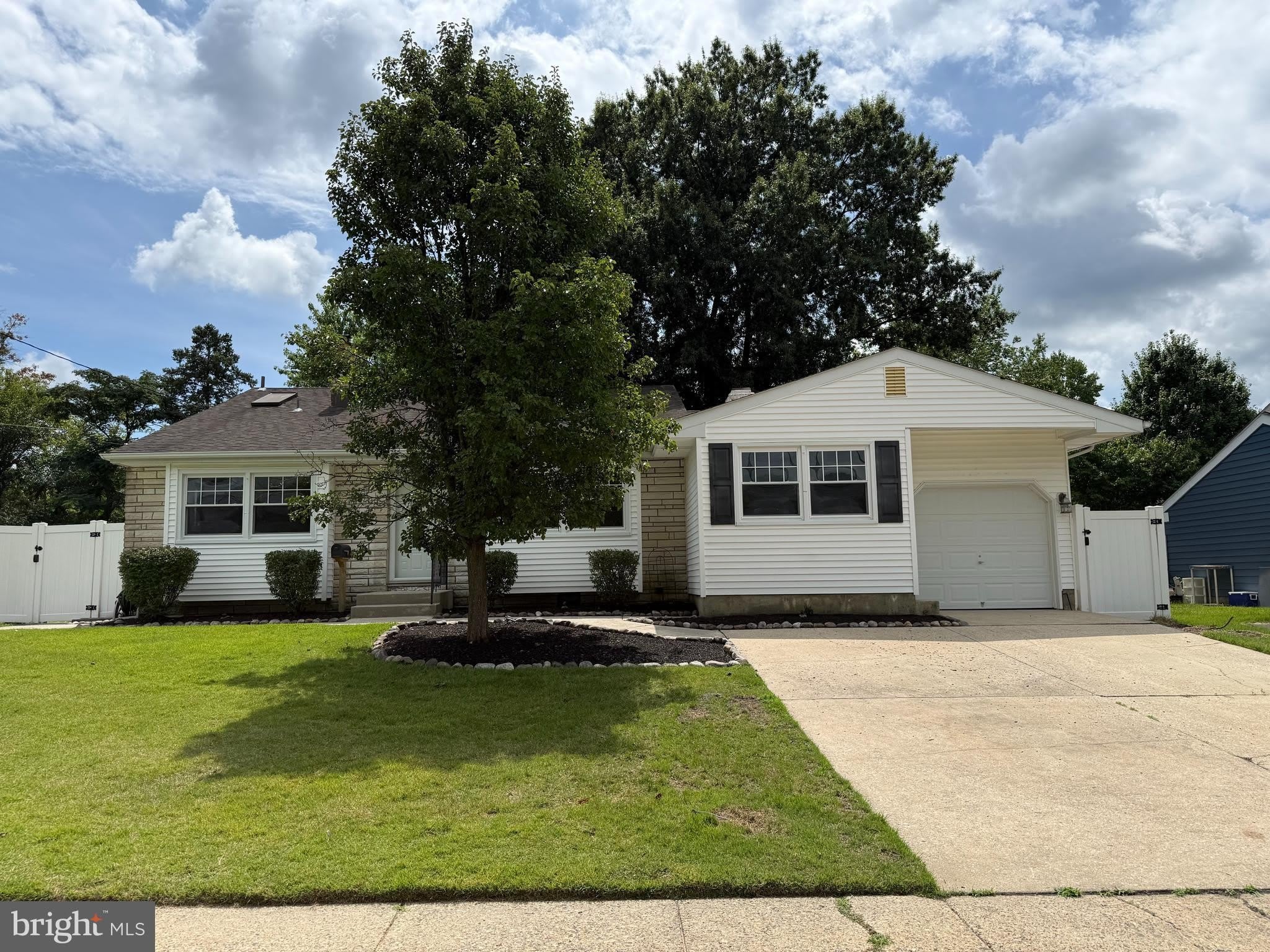 417 GREENVIEW Road – photo 1