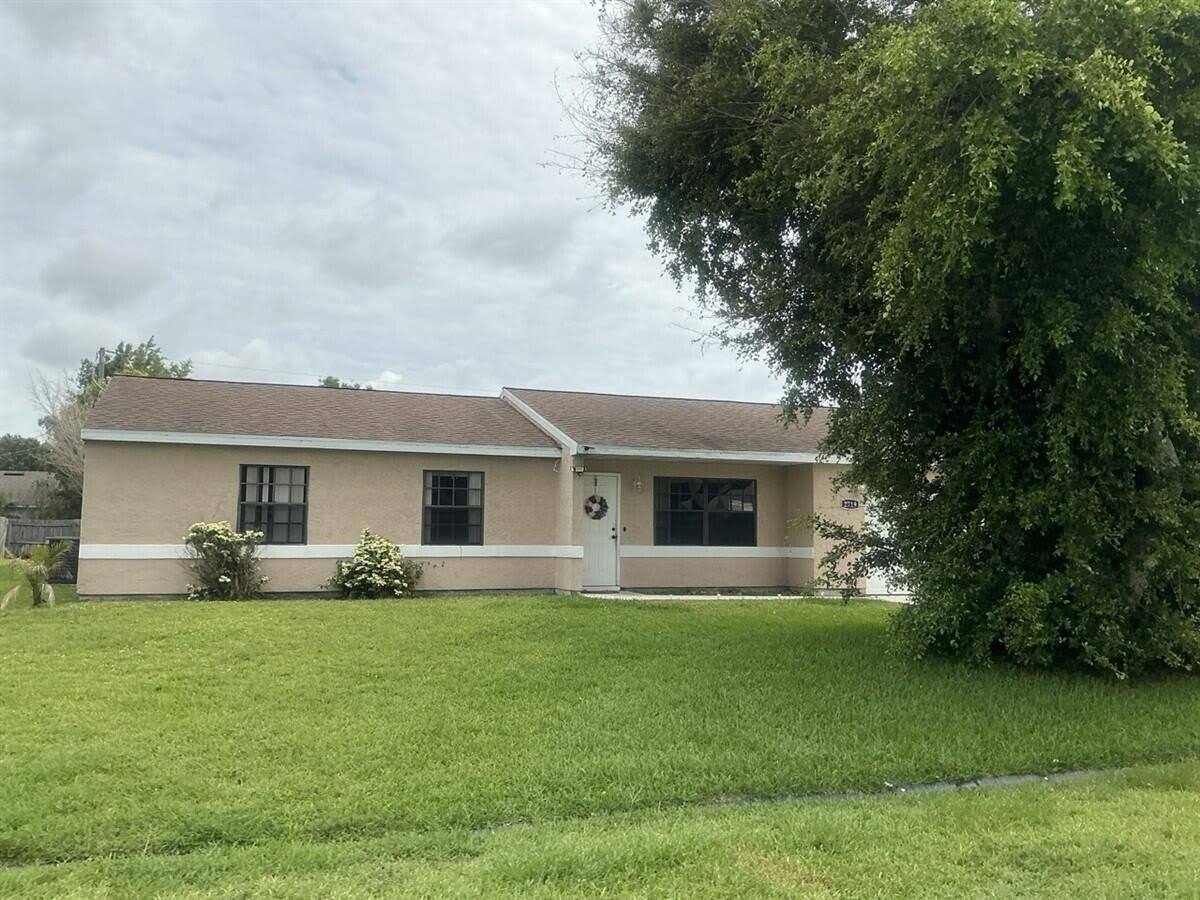 2719 SE Ibis Avenue