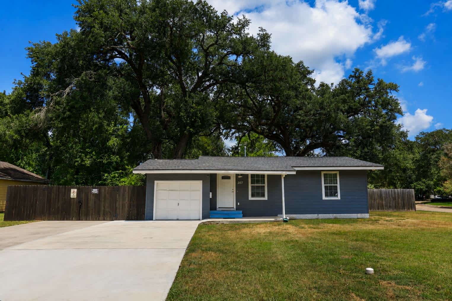 207 Jasmine Street – photo 1 of 10