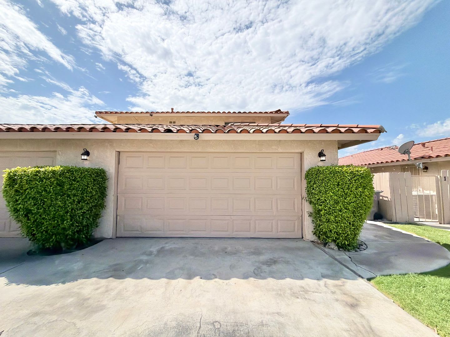 AVAILABLE NOW!! 3 Bedroom 2 Bathroom Upper Level Unit in Cathedral City! – photo 1 of 20