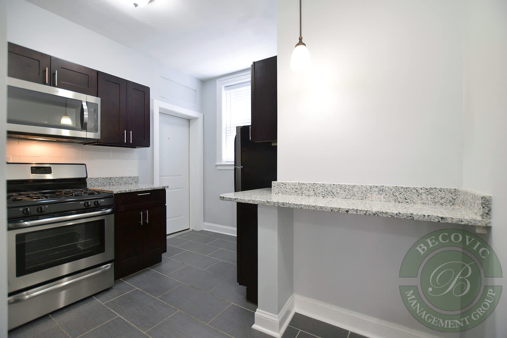 1104 W Glenlake Ave – photo 1