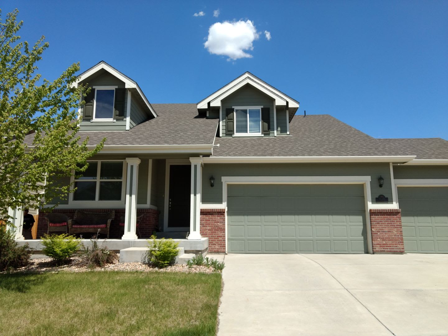 Beautiful 2-Story Home in Quiet Neighborhood! – photo 1 of 34