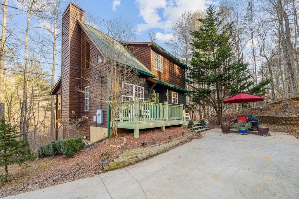 64 Poolside Court – photo 1 of 25