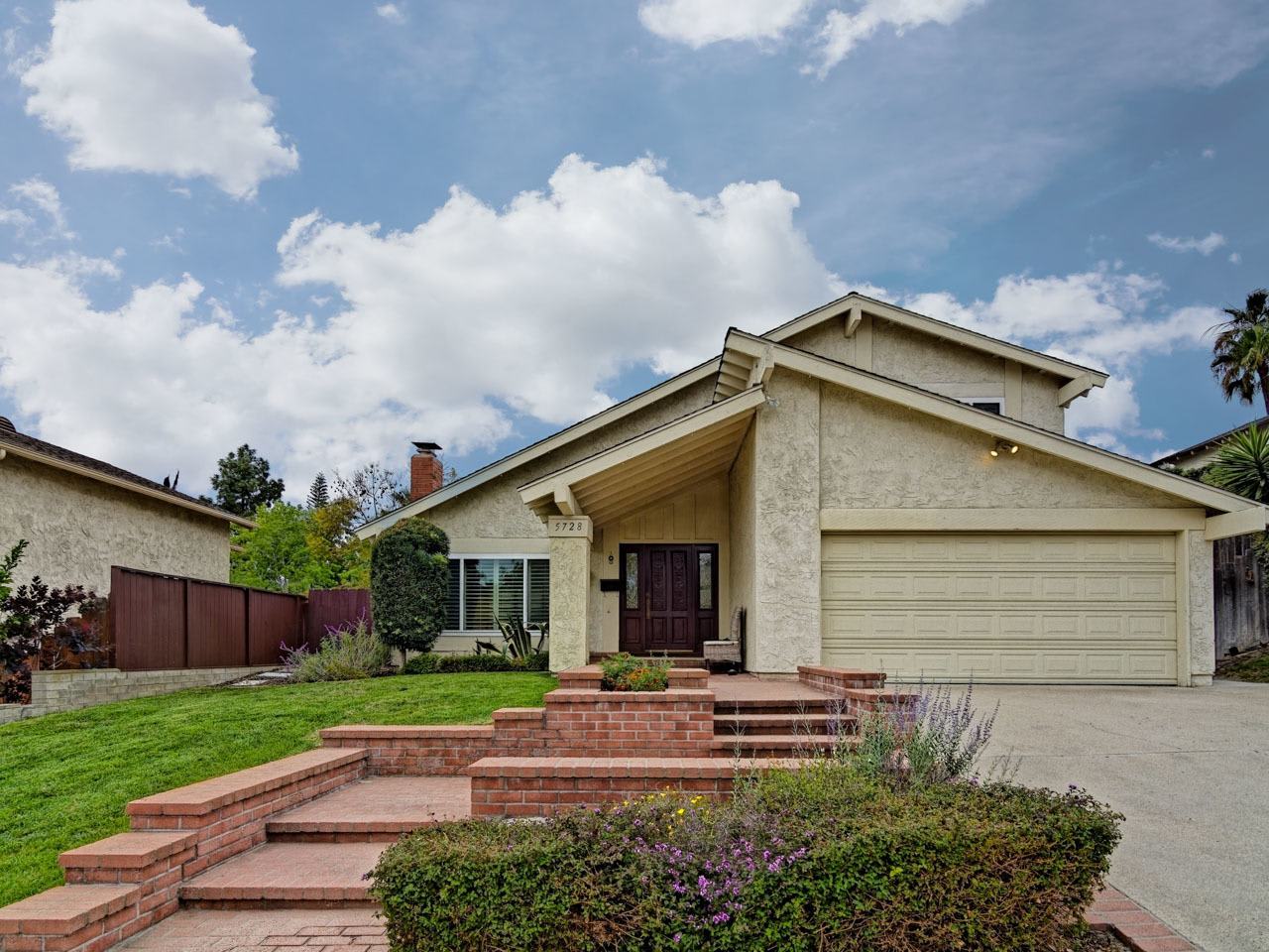 Luxury Home With Many Recent Upgrades On Quiet Residential Cul-De Sac – photo 1