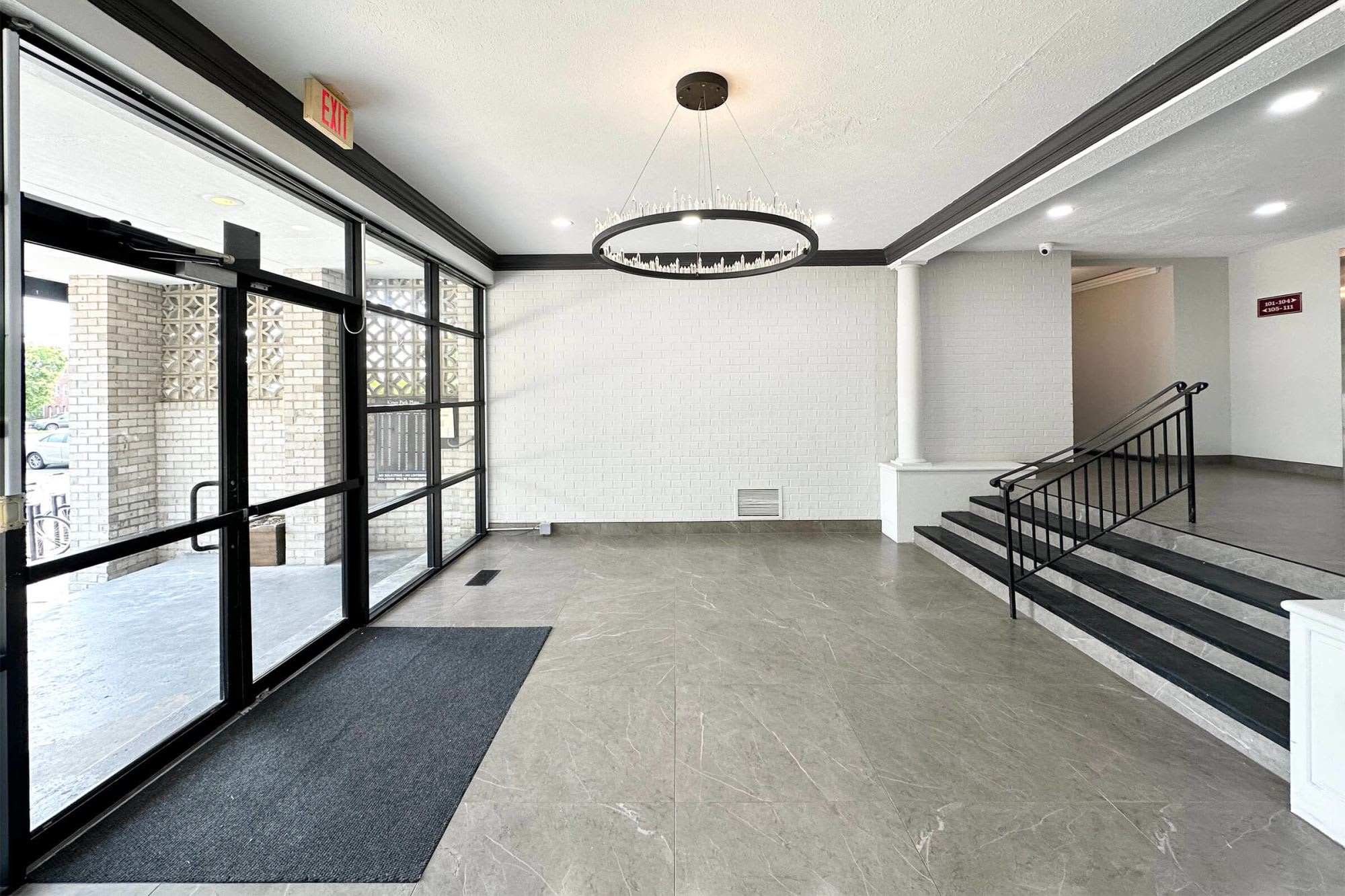 Kings Park Plaza Apartment Homes – photo 1