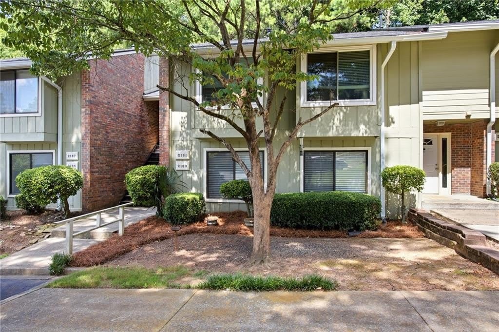2183 Surrey Court SE – photo 1 of 26