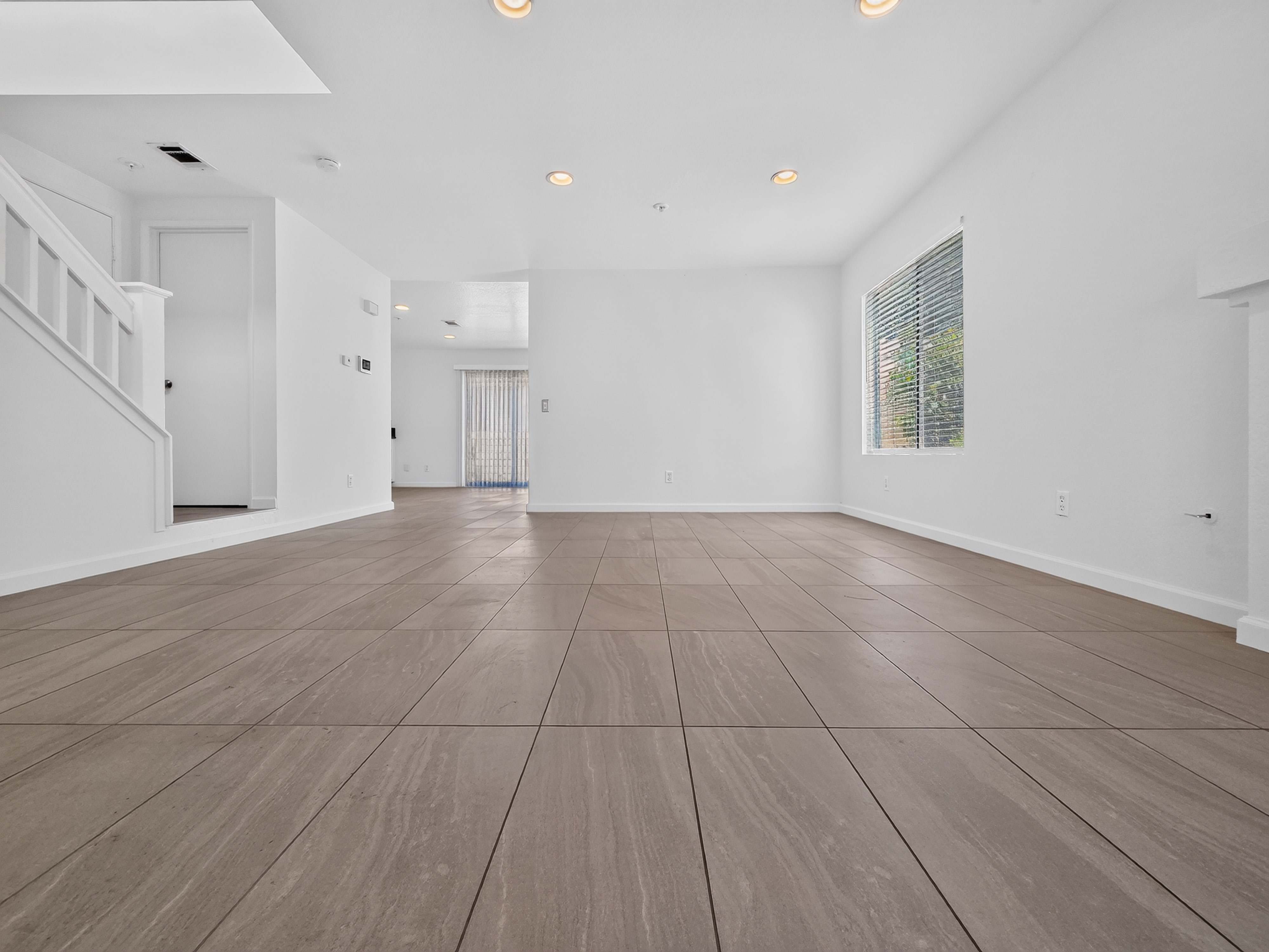 1065 E Broadway – photo 1
