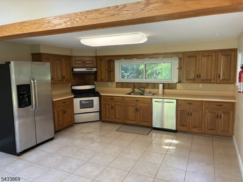 19 Crescent Rd – photo 1 of 26