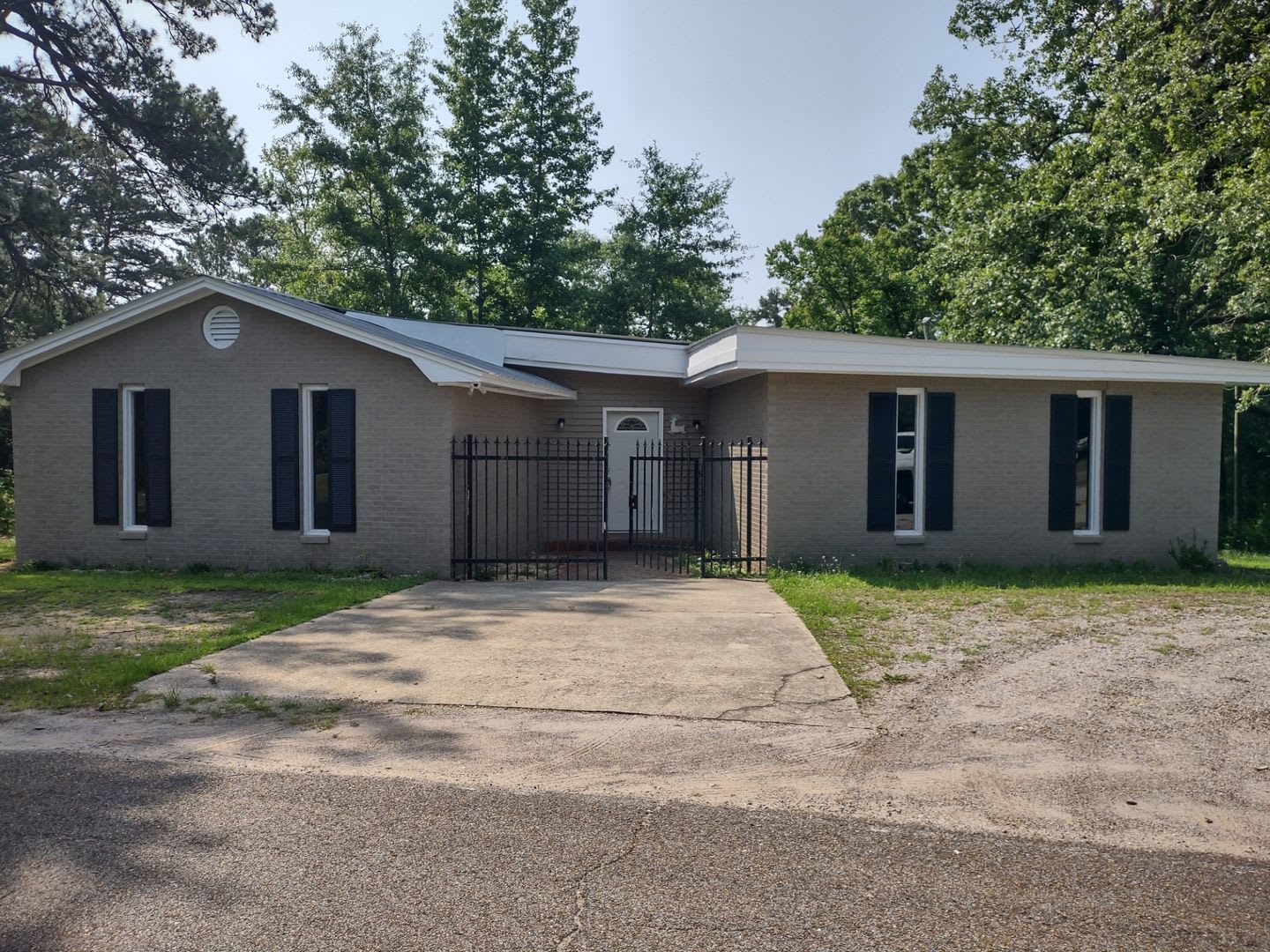 9209 Morgan Road Meridian Ms 39307 Just Reduced Plus Move In Special 1 2 Off 1St Month S Rent – photo 1 of 26