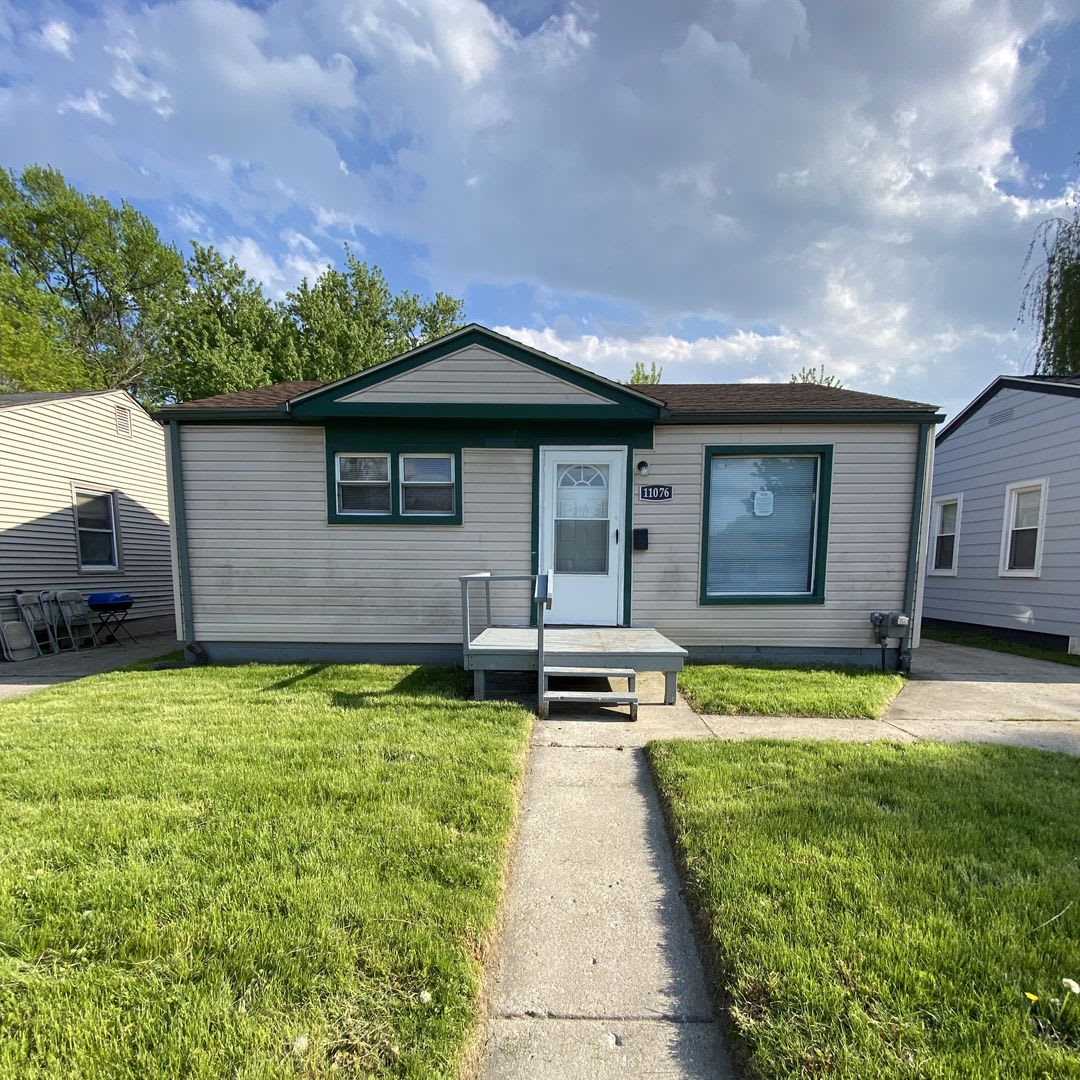 Bright 3-Bedroom Ranch for Lease in Warren – photo 1