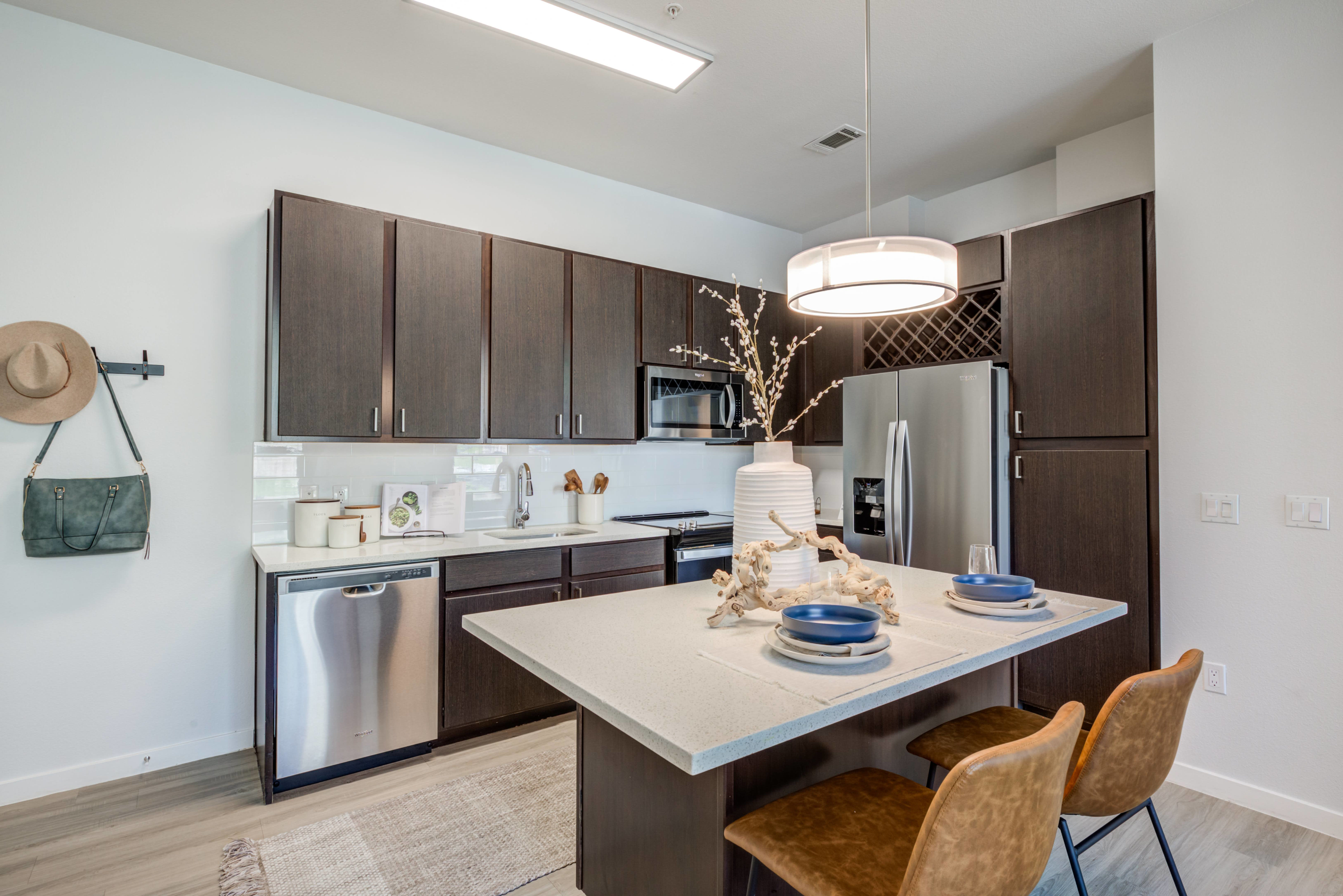 Arista Uptown – photo 1 of 23