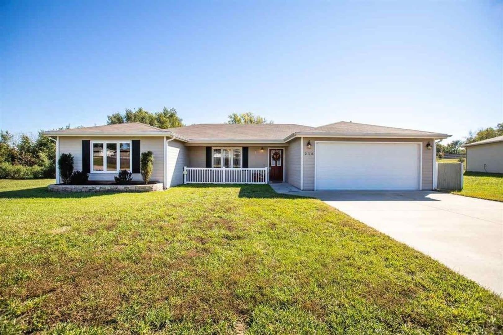 MINUTES FROM OGDEN GATE! LARGE BACKYARD! – photo 1 of 17