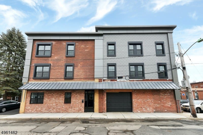 8 Personette St Unit 3 – photo 1 of 88