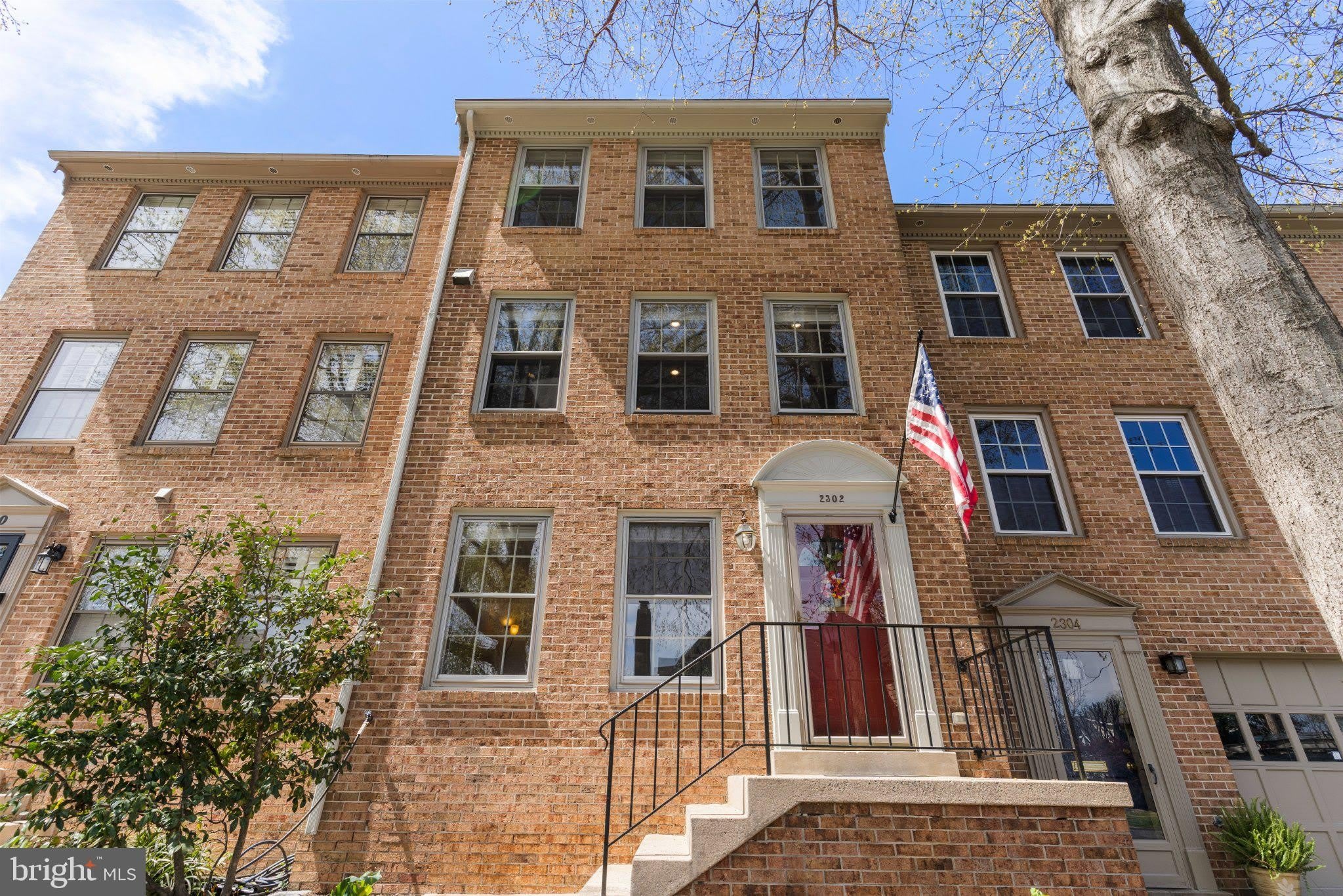 2302 SANFORD Street – photo 1 of 64