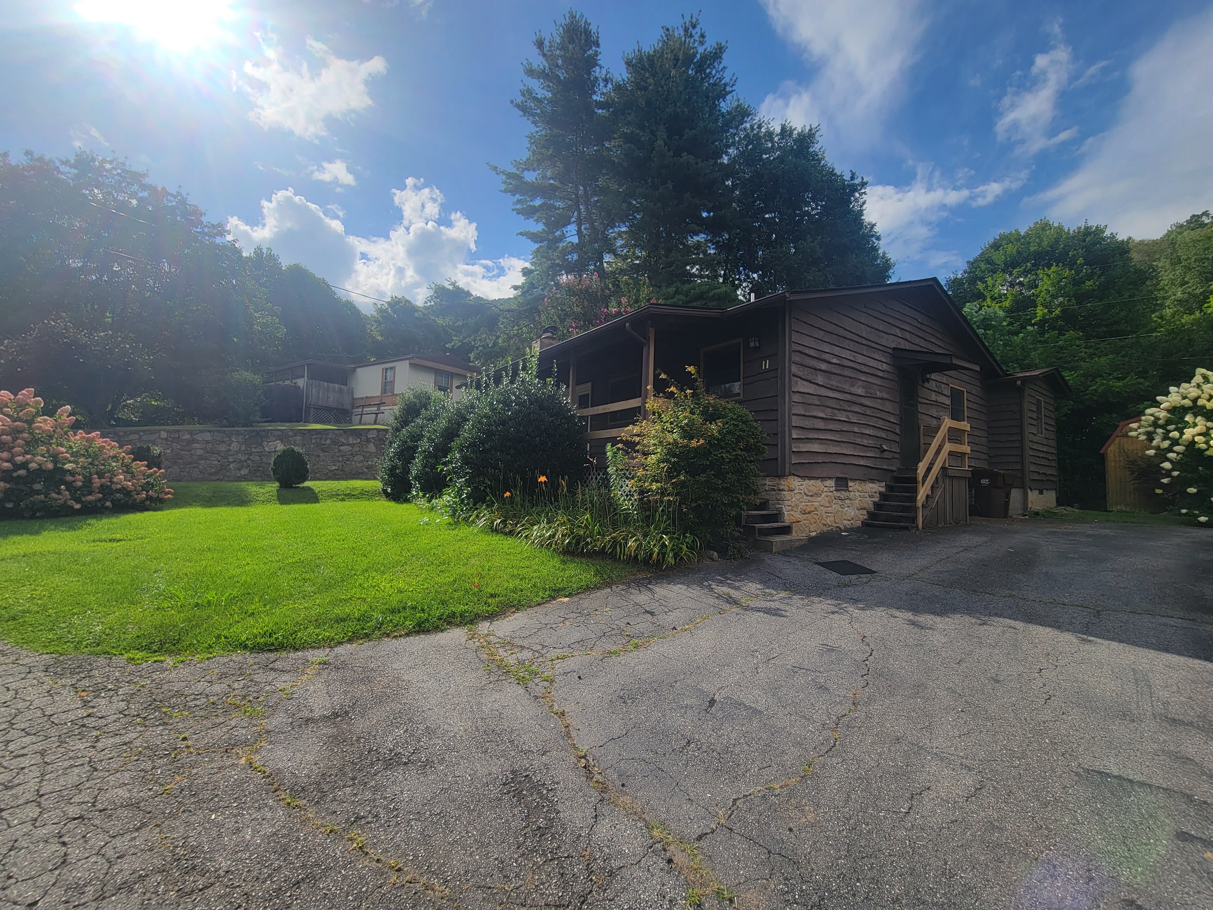 11 Crystalwood Ln – photo 1 of 18