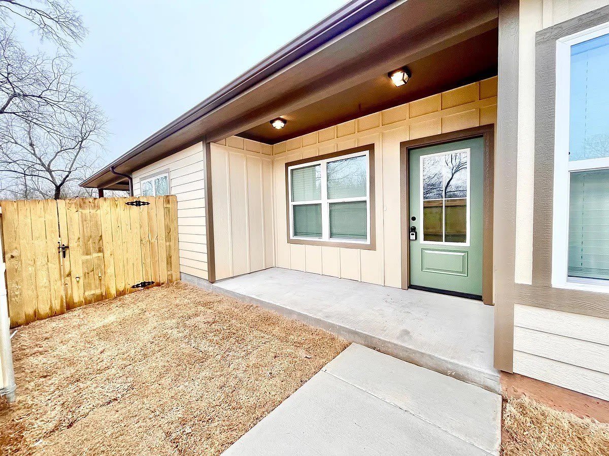 327 E Nelson Street – photo 1