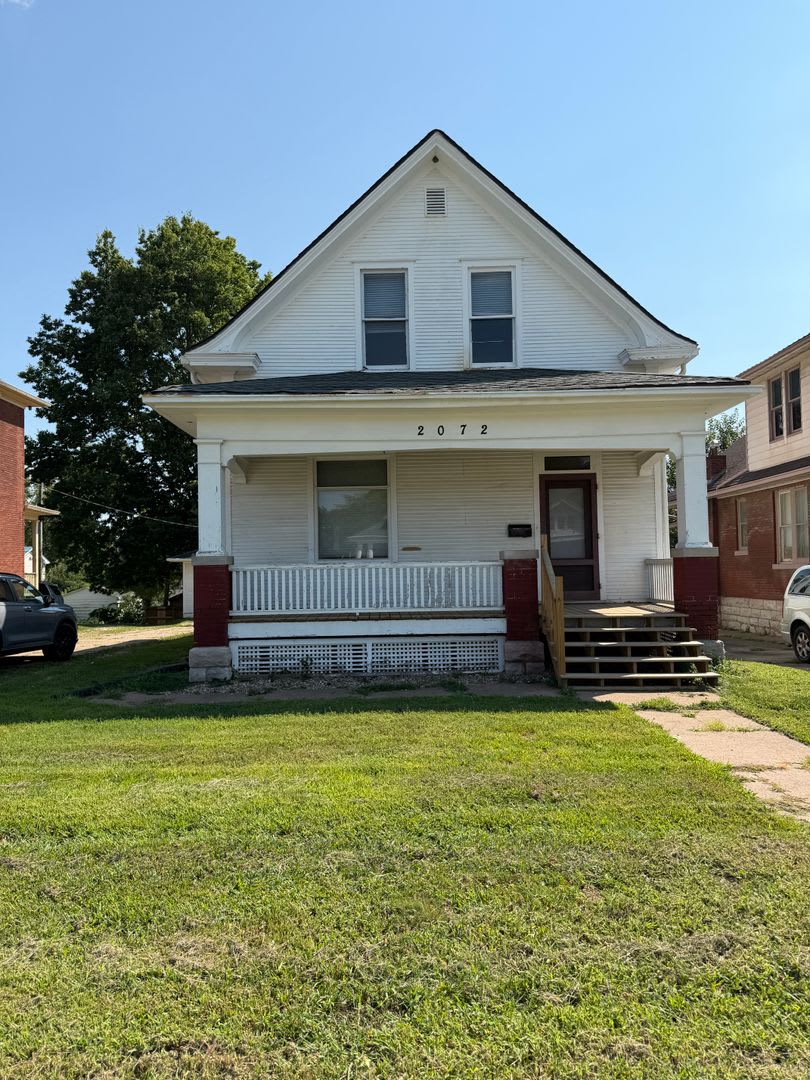 Newly Renovated 3-bedroom 1.5 bath home. Centrally located. – photo 1 of 11